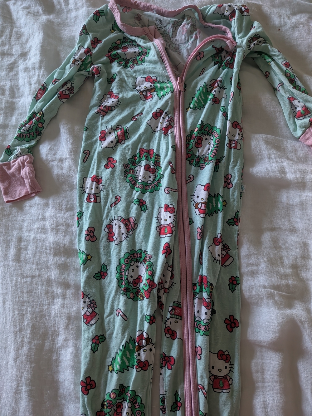 Hello Kitty Christmas Wreath 18-24mos Convertible Zipper Pajamas